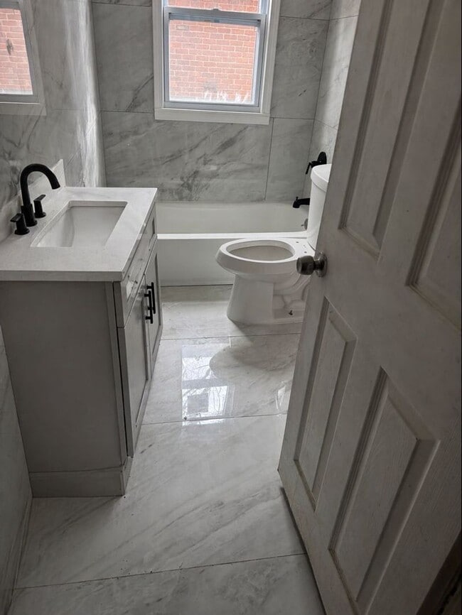 Building Photo - 13944 Winthrop St