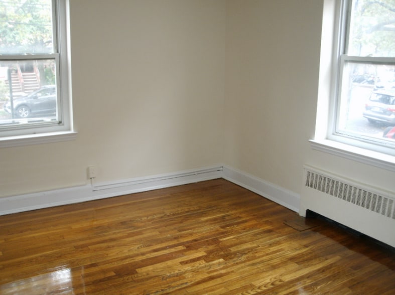 Primary Photo - 5301 Glenwood Rd