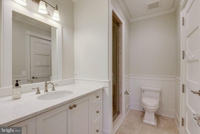 Building Photo - 8703 Bradmoor Dr