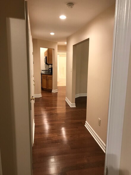Gleaming floors - 5960 Alder St