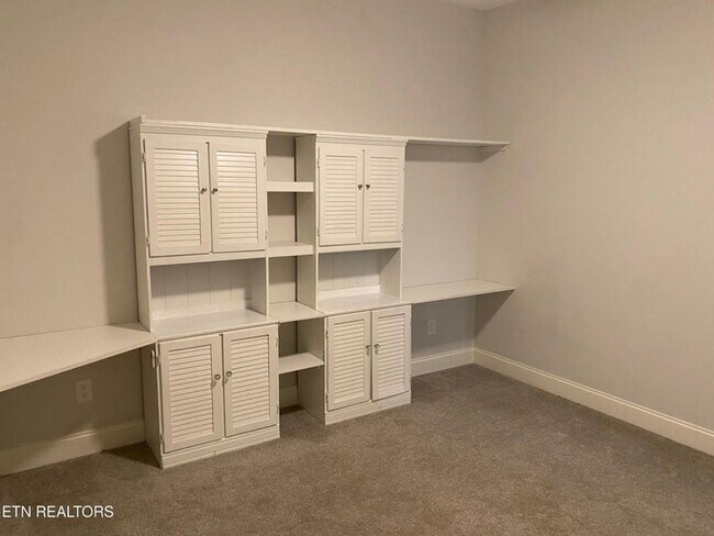 Building Photo - Single Level Home with 2 bedrooms + Separa...