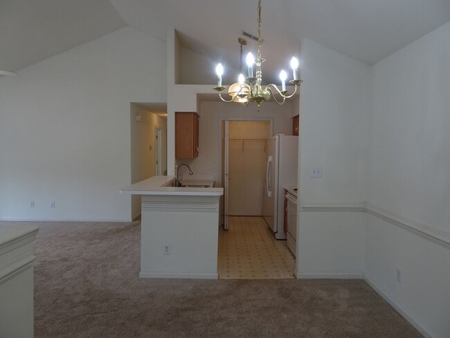 Building Photo - 2 Bedrooms 2 Baths Condo in Bristol Common...