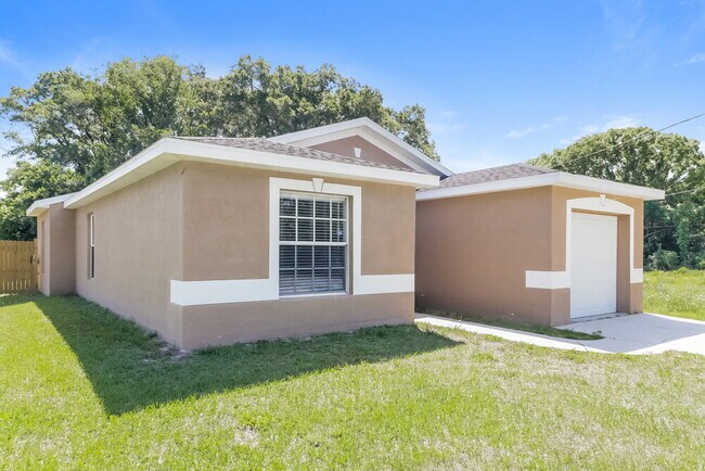 Building Photo - 3238 Riverdale Dr