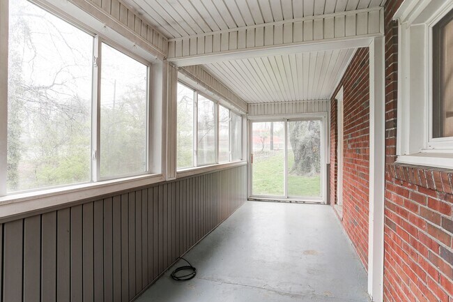 Building Photo - 2820 Cumberland Blvd