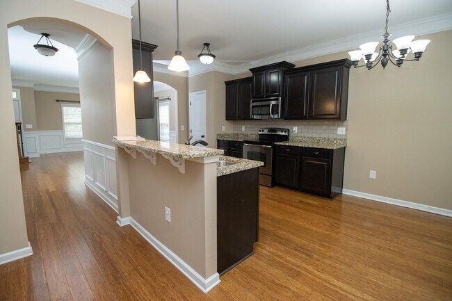 Building Photo - Elegant All-Brick 4 Bedroom Home on a Quie...