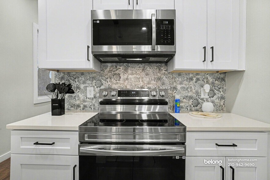 Building Photo - 1725 E Crockett St