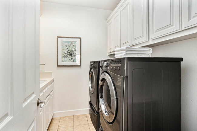Building Photo - 203 Seacliff Way