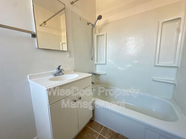 Building Photo - 5934 Cloverly Ave