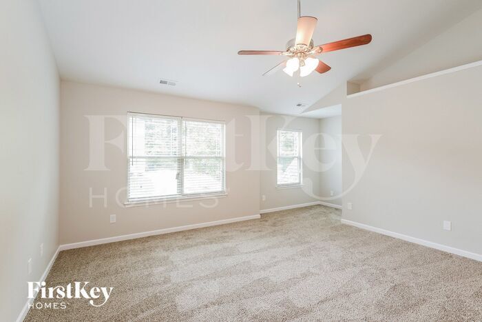 Building Photo - 5519 Pinebrook Ln