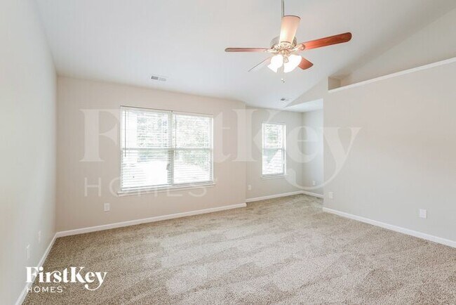 Building Photo - 5519 Pinebrook Ln