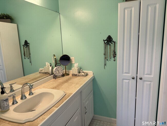 Building Photo - 15 Brookfield Dr