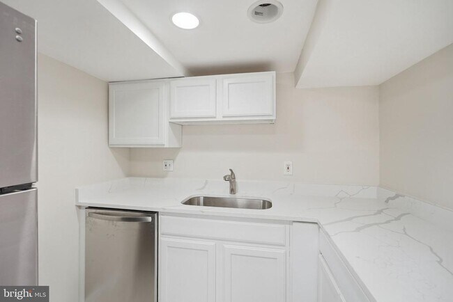 Building Photo - 58 Quincy Pl NE