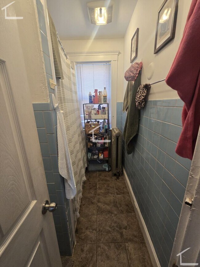 Building Photo - Spacious 3 bed in Brighton...