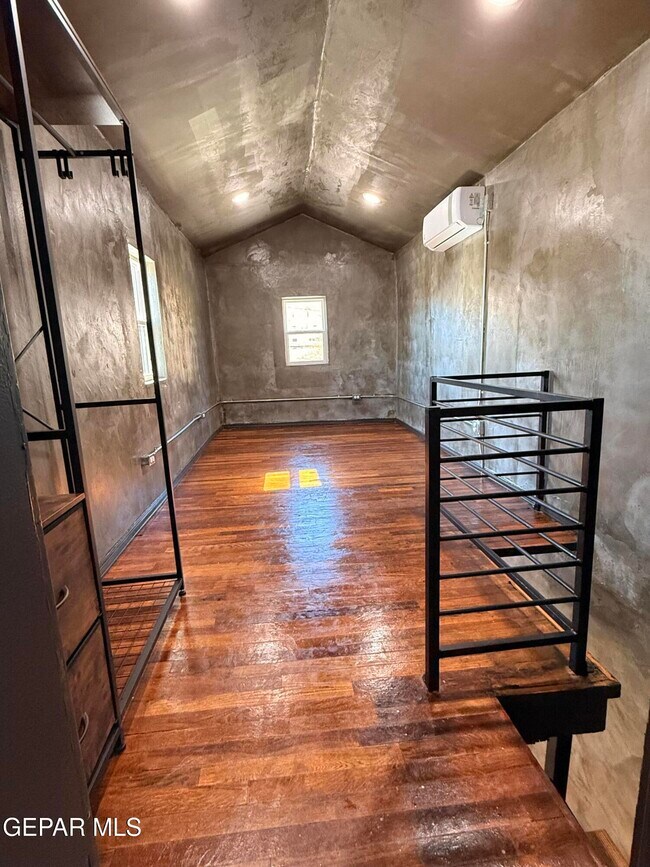 Building Photo - 2700 Federal Ave