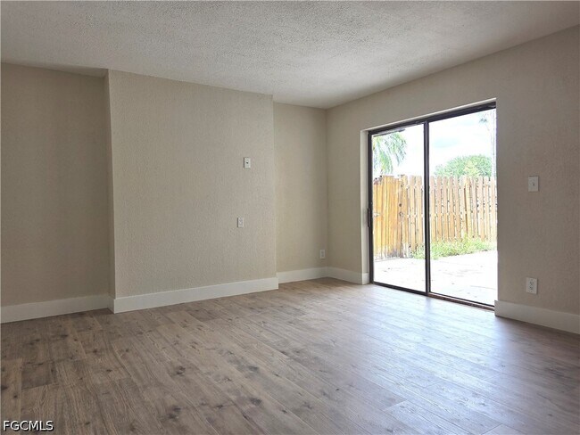 Building Photo - 1608 Park Meadows Dr