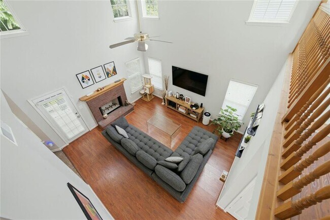 Building Photo - 983 Aspen Dr