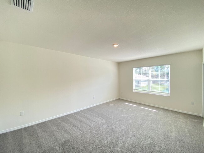 Building Photo - Desirable SE Ocala Subdivision - Lake Diamond-North - 4/3/2 *Available Soon* Won't Last!