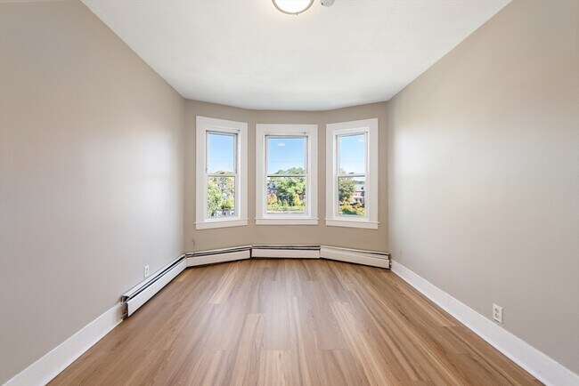 Building Photo - 50 Common St