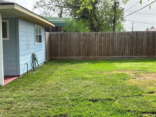 Building Photo - 2414 Grape Ln