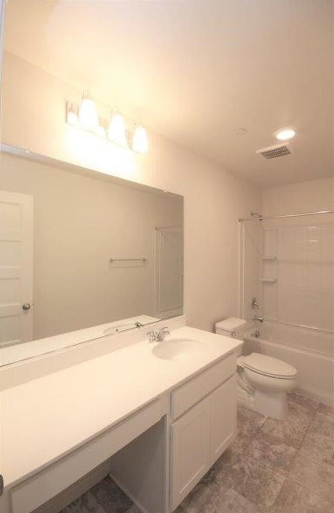 Building Photo - 3 Bed Home in Gated Elk Grove Community