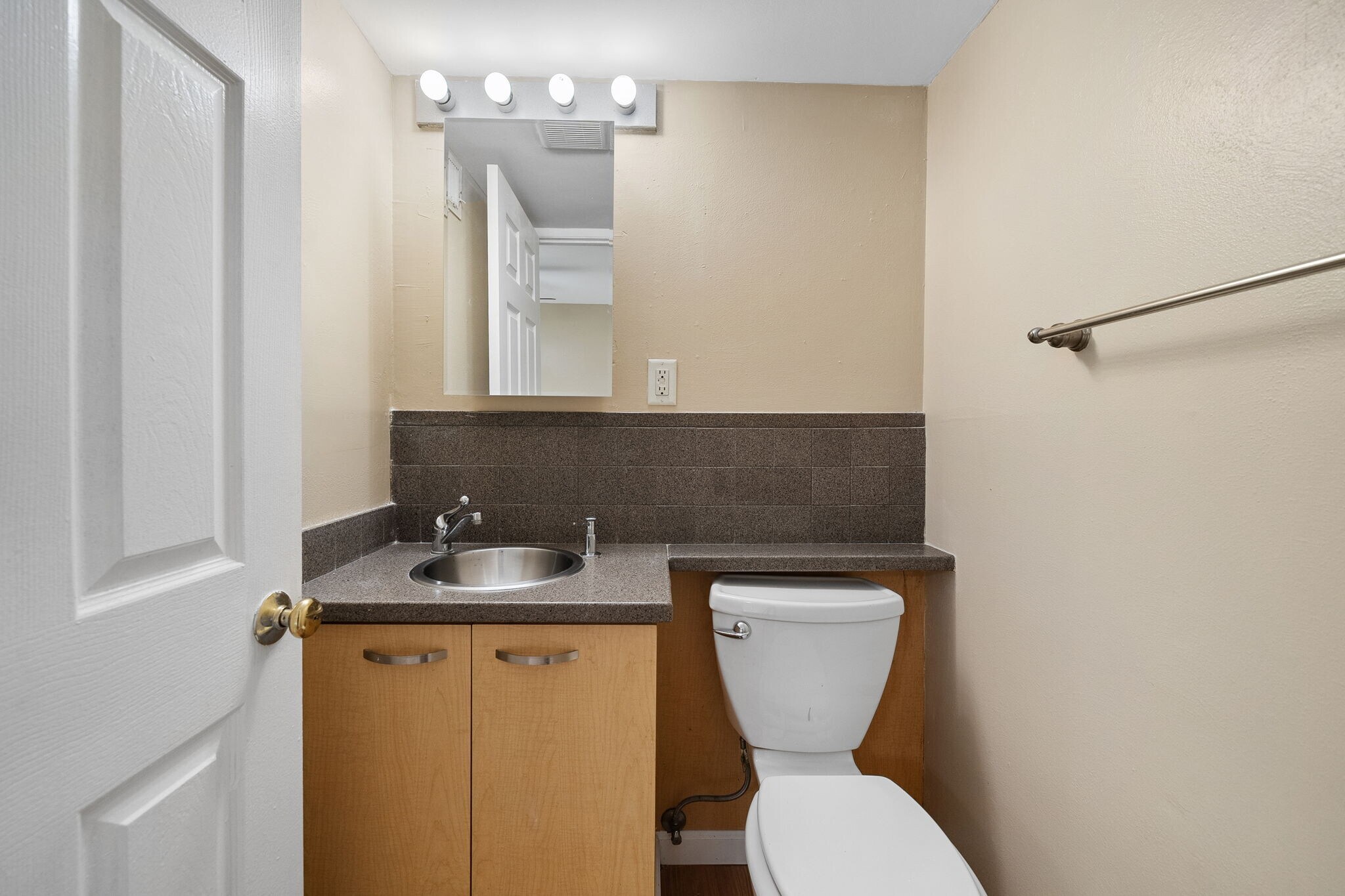 Building Photo - 447 Olian Dr