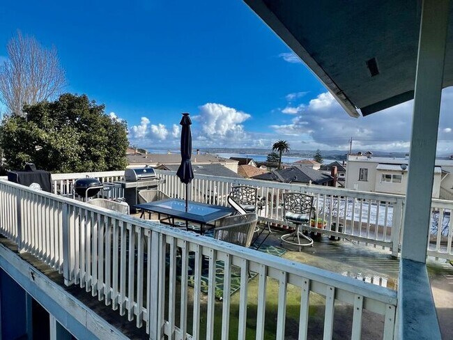 Building Photo - 2 bedroom 1 bathroom downtown Monterey apartment coming soon!
