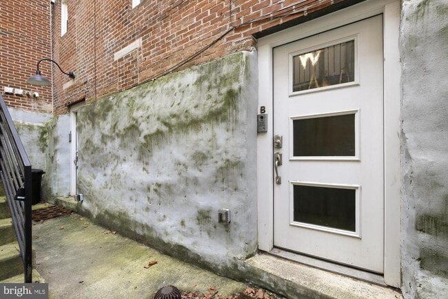 Building Photo - 2013 Mt Vernon St