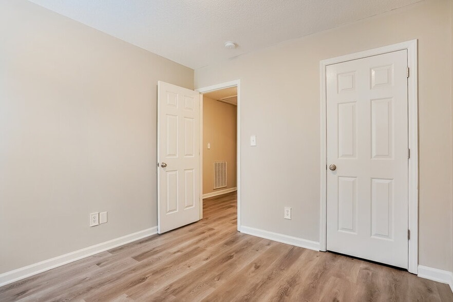 Building Photo - 1256 Grovewood Dr