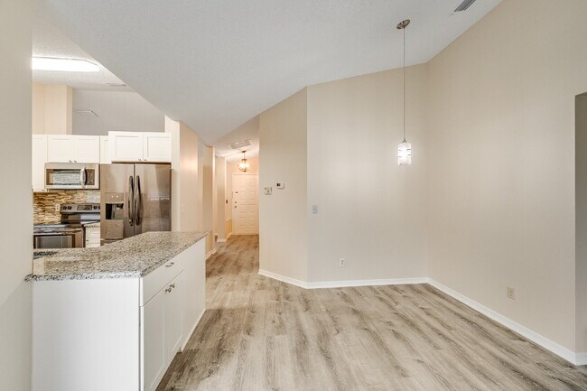 Building Photo - Spacious 3/2 with split plan and large fenced yard!
