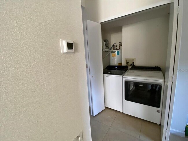 Building Photo - 2822 Candela Ct
