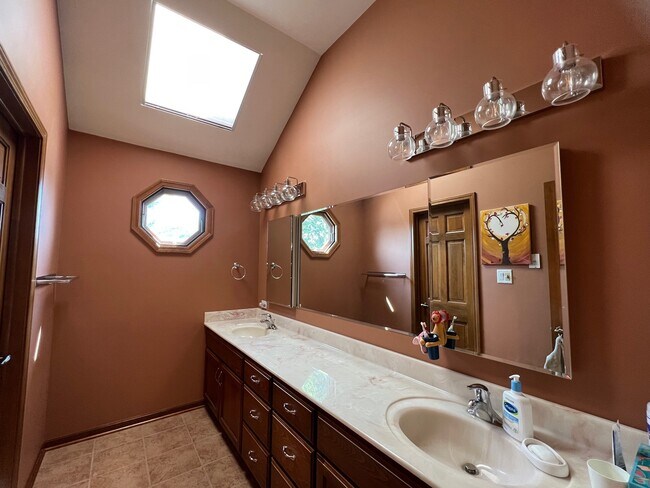 Building Photo - 6096 Angel Ln