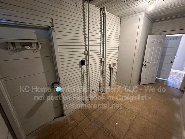 Building Photo - 5233 E 6 St