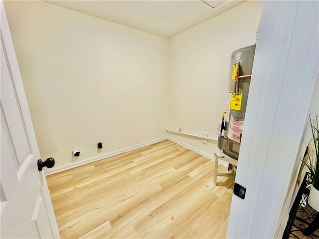 Building Photo - 286 Toweridge Dr SW