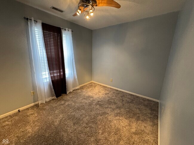 Building Photo - 4631 W Smith Valley Rd