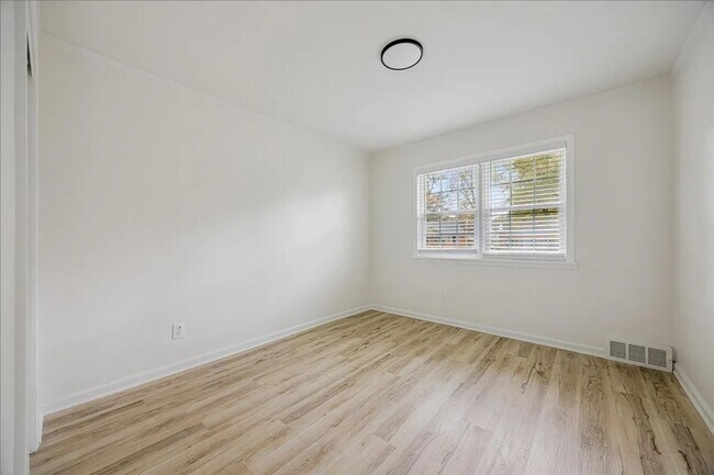 Building Photo - Newly Renovated Home for Rent in Great and Quiet Neighborhood!