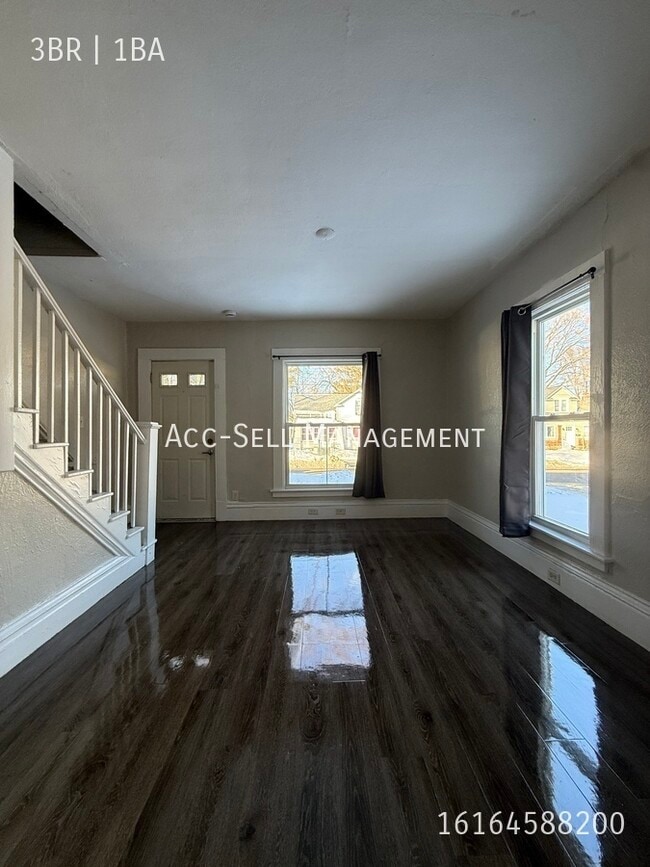 Building Photo - 956 Adams St SE