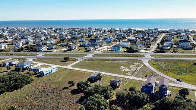 Building Photo - 14146 Miramar Dr