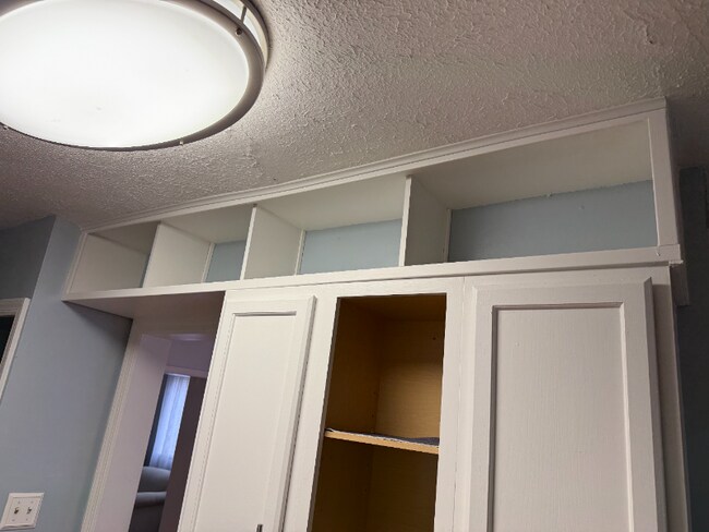 Building Photo - 123 Clearview Ave