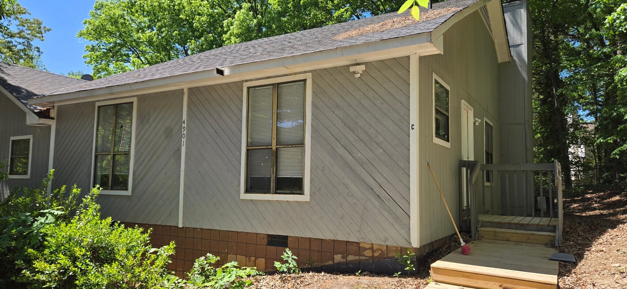 Building Photo - 4901 Wallingford Dr