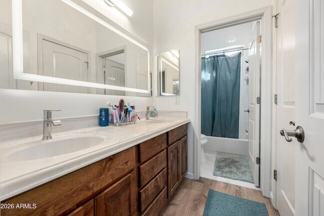 Building Photo - 1415 W Lavitt Ln