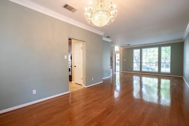 Building Photo - 8901 Splitarrow Dr