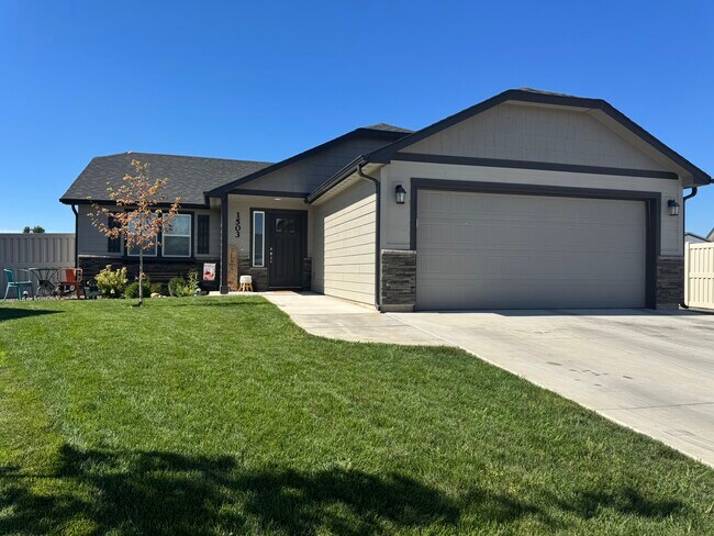 Primary Photo - 1503 White Fish Lake St