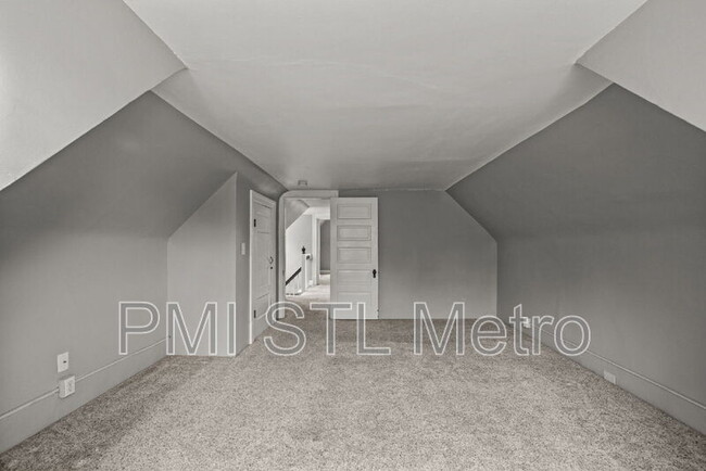Building Photo - 4036 Flad Ave