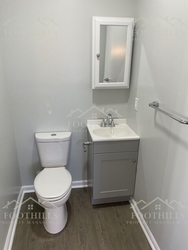 Building Photo - 103 Rhoe Cir