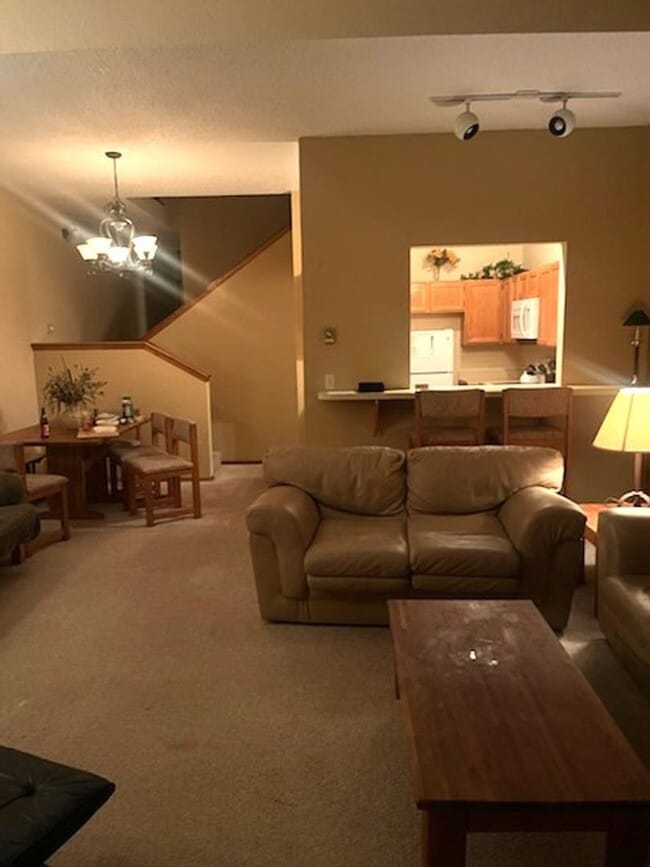 Building Photo - FOR RENT – LAKE HATCHER TOWNHOUSE CONDO