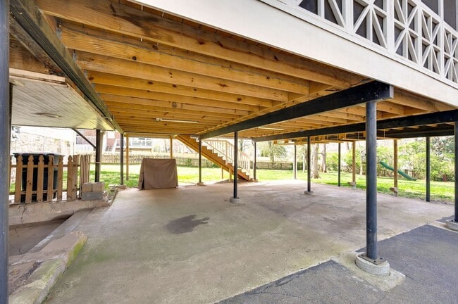 Building Photo - Beautiful 4BD/3.5BA home in the heart of Green Hills.