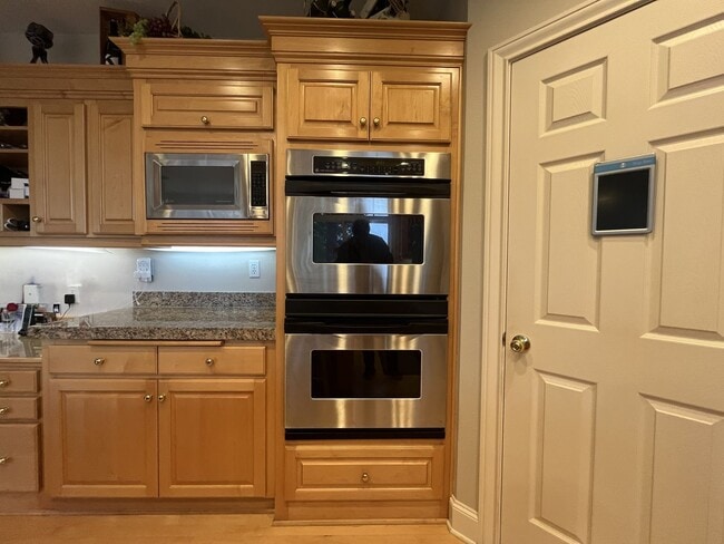 Building Photo - Executive-Style Northwest Heights Home with Forest Views and Refined Architectural Details