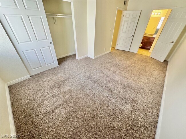 Building Photo - 5422 River Glen Dr