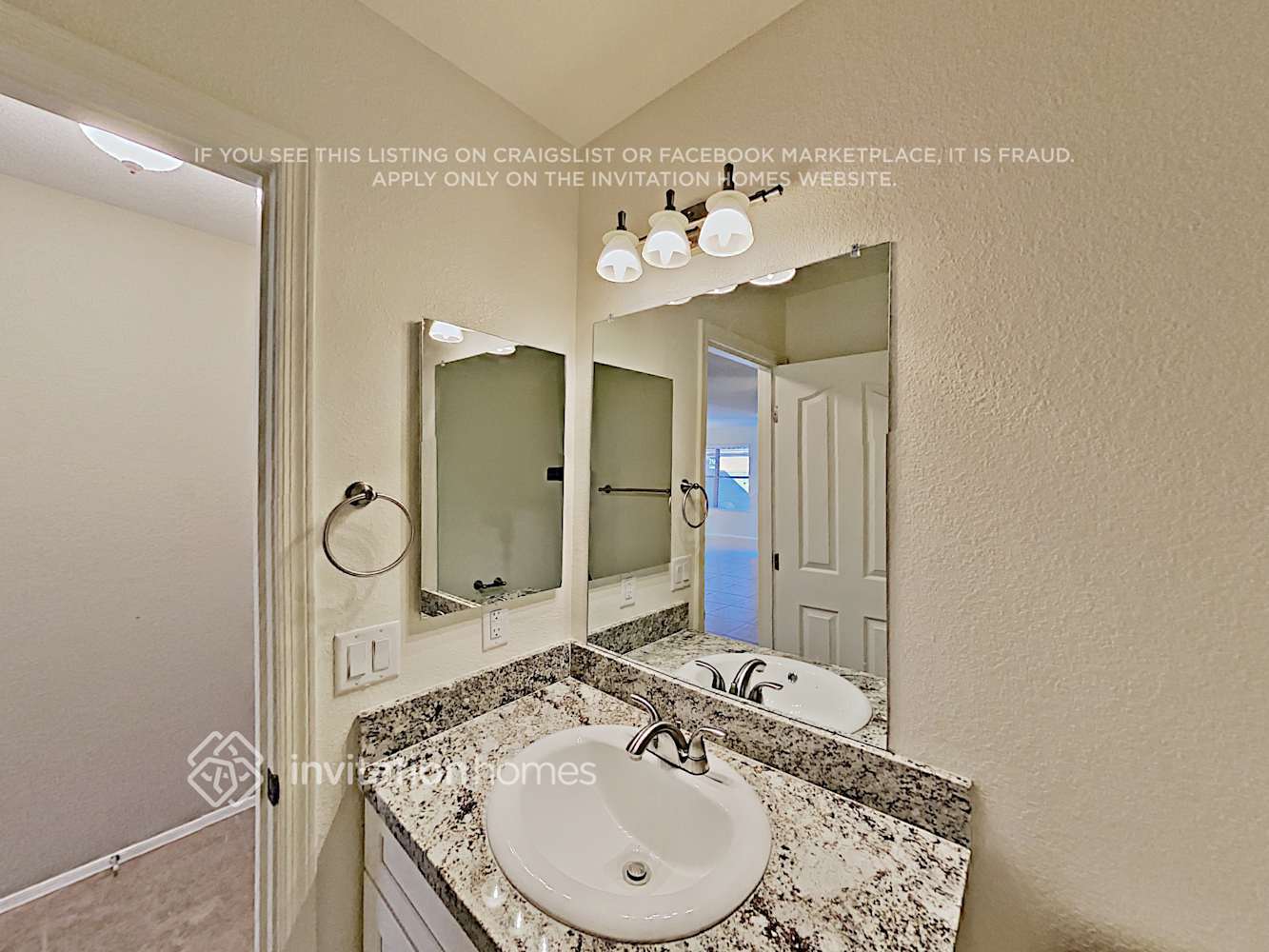 Building Photo - 11424 E Forge Ave