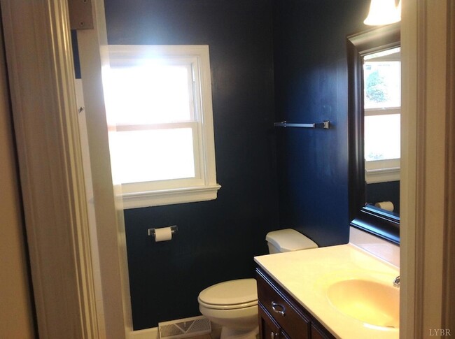 Building Photo - 1044 Ardmore Cir